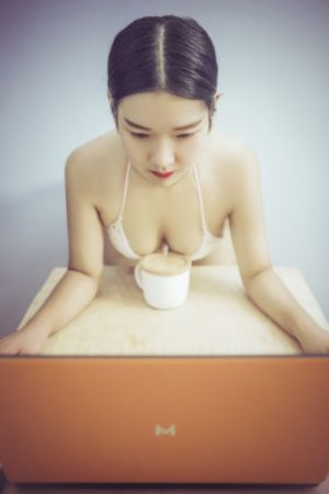 女女互摸吃奶互慰视频免费app_蓝光全集免费观看